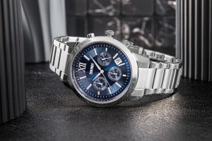 Zegarek Skmei 9097BU na męskim nadgarstku – sportowa elegancja.