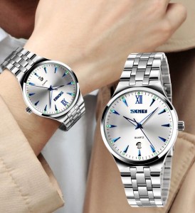 Zegarek Skmei 9071BU-B na męskim nadgarstku – elegancja i komfort.