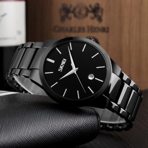 Zegarek Skmei 9140BK na męskim nadgarstku – elegancki wygląd.