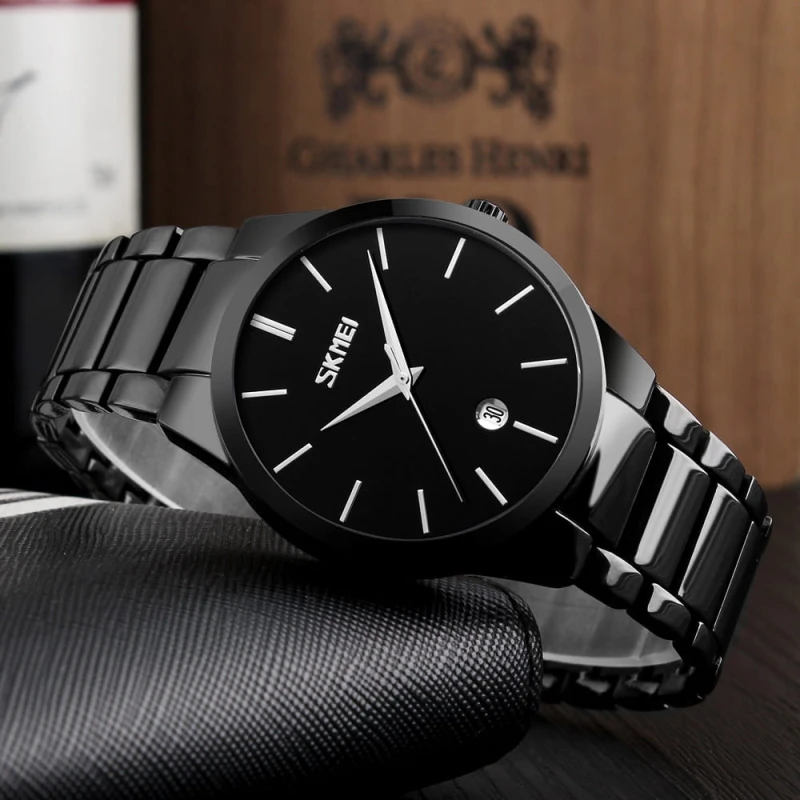 Zegarek Skmei 9140BK na męskim nadgarstku – elegancki wygląd.