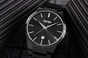 Czarna tarcza zegarka Skmei 9140BK – minimalistyczne wzornictwo.