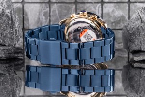 Zegarek Skmei 9253RGBU wyposażony w wytrzymałą granatową bransoletę, która doskonale komponuje się z eleganckim designem.