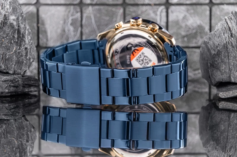 Zegarek Skmei 9253RGBU wyposażony w wytrzymałą granatową bransoletę, która doskonale komponuje się z eleganckim designem.