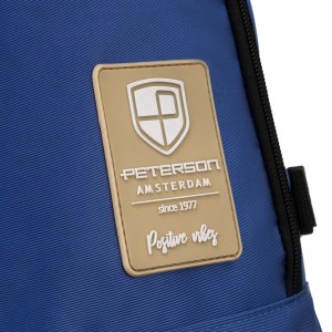 Podróżny plecak z wodoodpornego poliestru w niebieskim kolorze zawieszony na regulowanych szelkach - Peterson