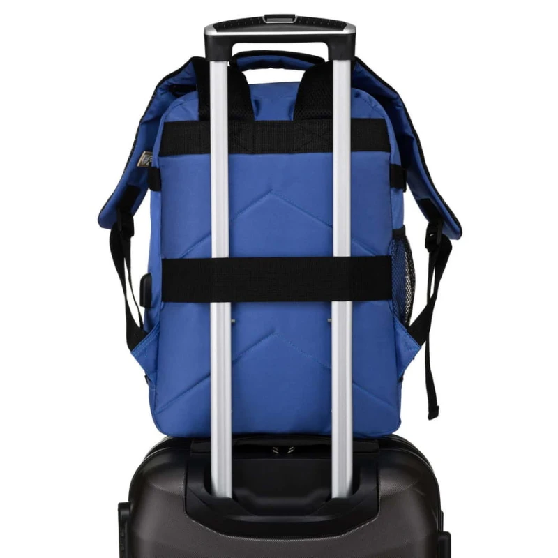 Podróżny plecak z wodoodpornego poliestru w niebieskim kolorze zawieszony na regulowanych szelkach - Peterson