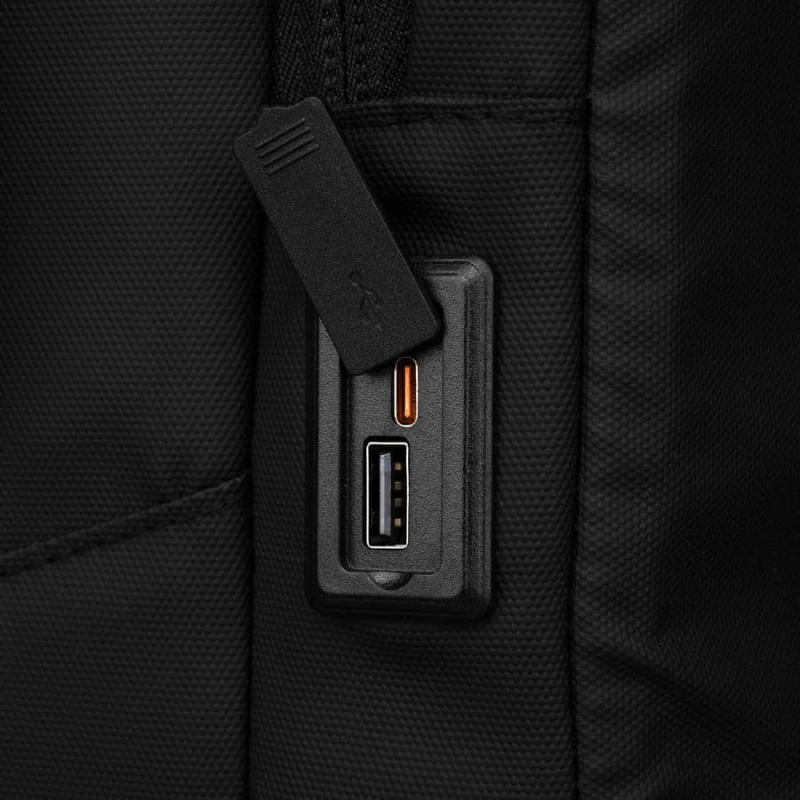 pol_pl_Czarny-plecak-podrozny-z-komora-prozniowa-i-portem-USB-Peterson-28792_7.jpg
