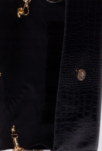 Czarna kopertówka Femestage z jedną kieszonką w środku