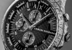 Czarna tarcza zegarka Armani Exchange AX2462 z trzema subtarczami chronografu.