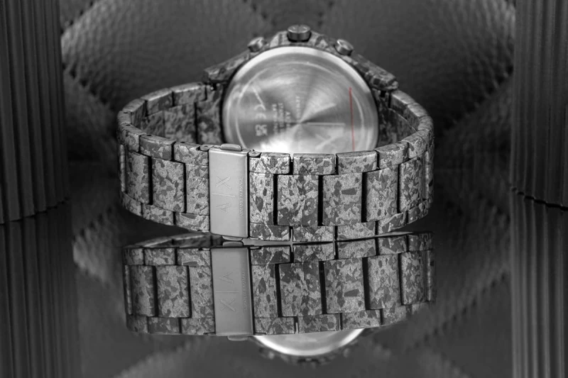 Segmentowa stalowa bransoleta zegarka Armani Exchange AX2462.