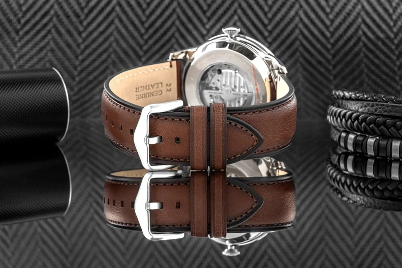 Skórzany brązowy pasek zegarka Fossil Townsman ME3266 z klasyczną klamrą.