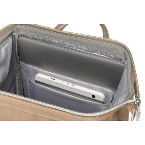 Podróżny plecak damski z poliestru w ciemno-beżowym kolorze z kieszenią na laptopa - Peterson