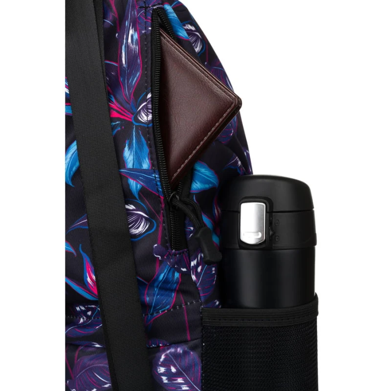 Damski plecak-worek zawieszony na regulowanych szelkach i zamykany troczkiem - Peterson