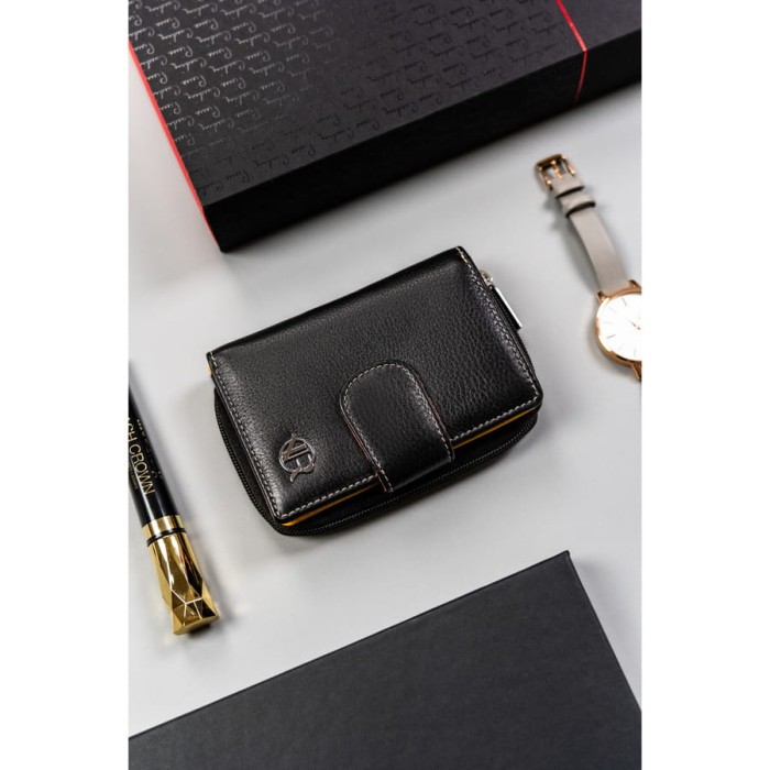 Stylowy, czarny, skórzany portfel damski na zatrzask i suwak - Rovicky