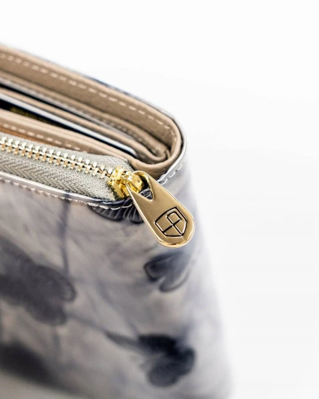 Portfel damski w orientacji pionowej ze skóry naturalnej - Peterson