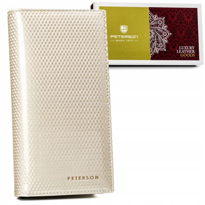 Portfel damski Peterson ze skóry lakierowanej – geometryczny wzór, złote okucia.