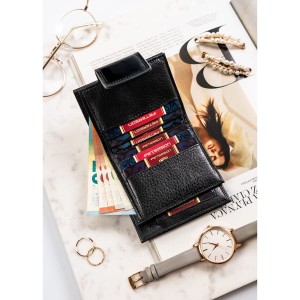 Mały portfel damski wykonany ze skóry naturalnej w czarno-złotym kolorze wyposażony w system RFID - Peterson