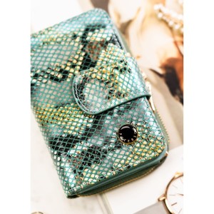 Średni portfel damski ze skóry naturalnej wyposażony w orientacji pionowej zamykany zatrzaskiem, biglem i suwakiem - Peterson