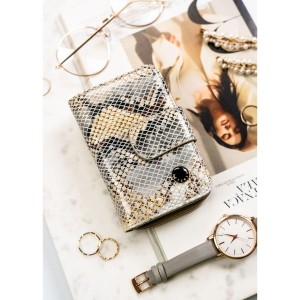 Elegancki, średni portfel damski ze skóry naturalnej wyposażony w system RFID ze wzorem skóry węża - Peterson