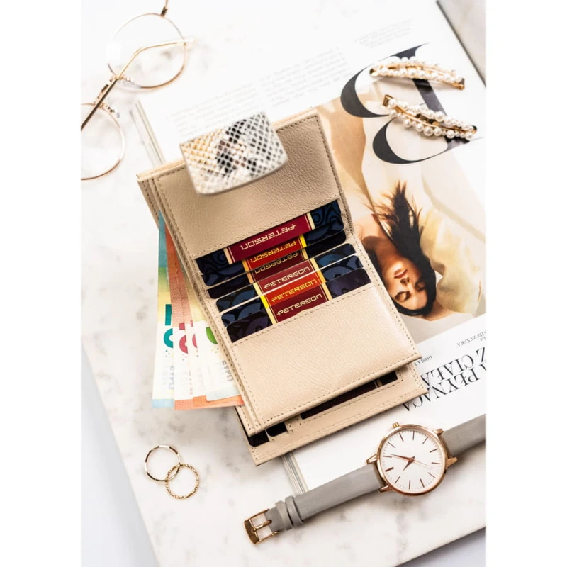 Portfel damski ze skóry naturalnej zamykany zatrzaskiem i biglem - Peterson