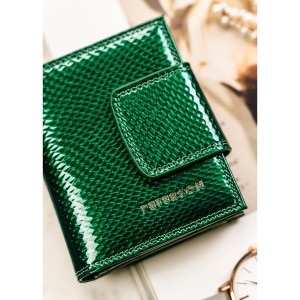 Portfel damski wykonany ze skóry naturalnej w zielonym kolorze zamykany zatrzaskiem i biglem - Peterson