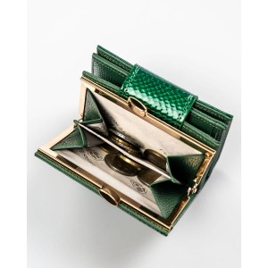 Portfel damski wykonany ze skóry naturalnej w zielonym kolorze zamykany zatrzaskiem i biglem - Peterson