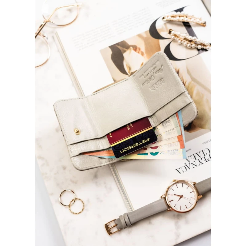 Mały portfel damski wykonany ze skóry naturalnej ze wzorem imitującym skórę węża - Peterson