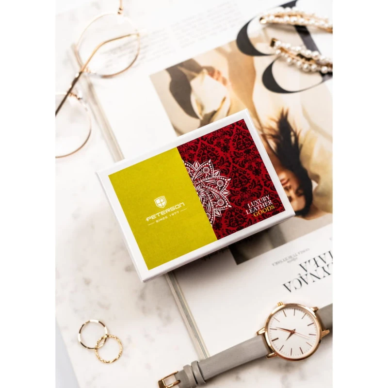 Mały portfel damski wykonany ze skóry naturalnej ze wzorem imitującym skórę węża - Peterson