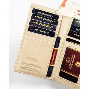 Portfel damski na bigiel i zatrzask wykonany ze skóry naturalnej ze wzorem imitującym skórę węża - Peterson