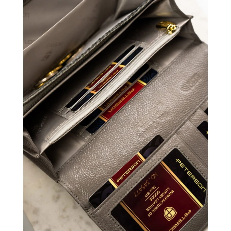 Pojemny portfel damski ze skóry naturalnej w srebrnym kolorze zamykany na zatrzask - Peterson