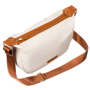 Regulowany pasek torby Peterson – możliwość noszenia na ramieniu lub przez ciało (crossbody).