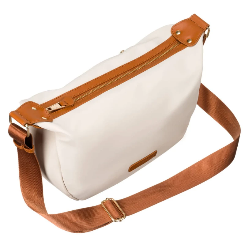 Regulowany pasek torby Peterson – możliwość noszenia na ramieniu lub przez ciało (crossbody).