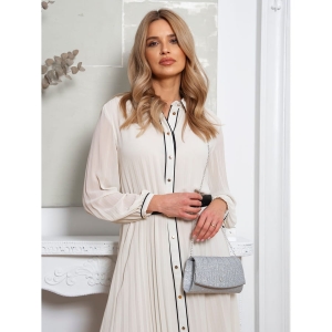 Brokatowa kopertówka damska w srebrnym kolorze zawieszona na łańcuszku - Rovicky