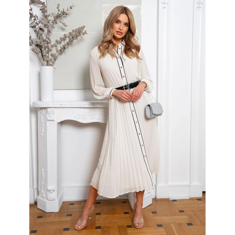 Brokatowa kopertówka damska w srebrnym kolorze zawieszona na łańcuszku - Rovicky