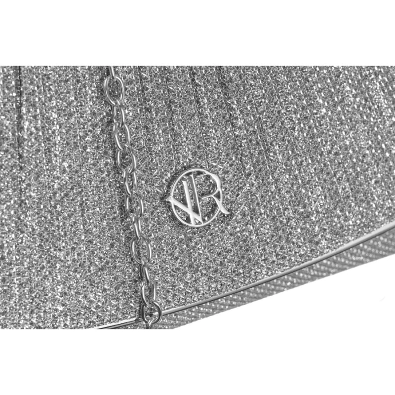 Brokatowa kopertówka damska w srebrnym kolorze zawieszona na łańcuszku - Rovicky