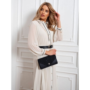 Brokatowa kopertówka damska w granatowym kolorze zawieszona na łańcuszku - Rovicky