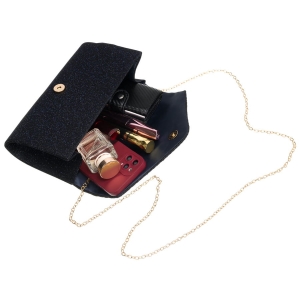 Brokatowa kopertówka damska w granatowym kolorze zawieszona na łańcuszku - Rovicky