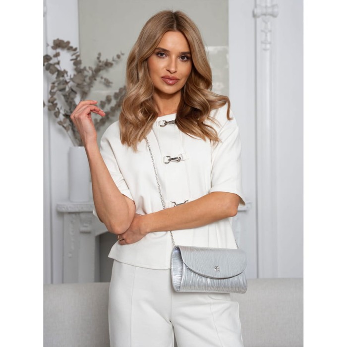 Srebrna kopertówka damska ze skóry ekologicznej zamykana na magnes - Rovicky