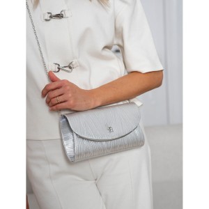 Srebrna kopertówka damska ze skóry ekologicznej zamykana na magnes - Rovicky