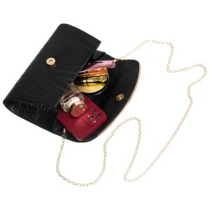 Czarna kopertówka damska ze skóry ekologicznej w prążki - Rovicky