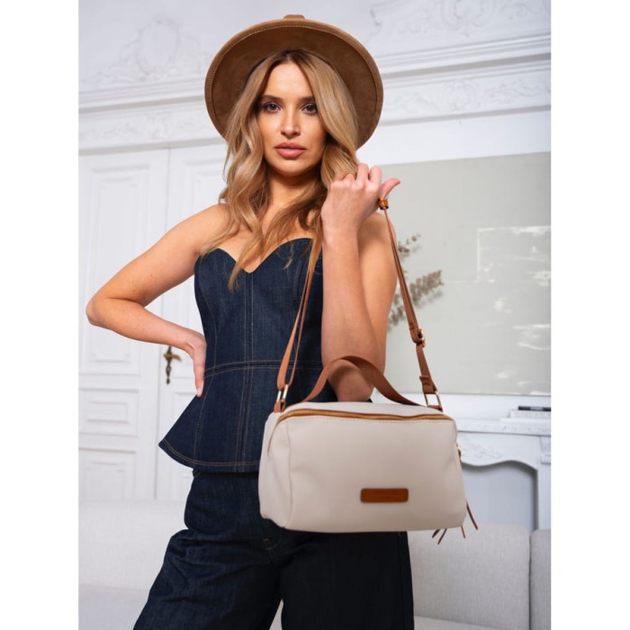 Listonoszka damska z nylonu i skóry ekologicznej w beżowo-brązowym kolorze - Peterson