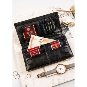 Duży, skórzany, pionowy portfel damski w czarnym kolorze zamykany na magnes - Peterson