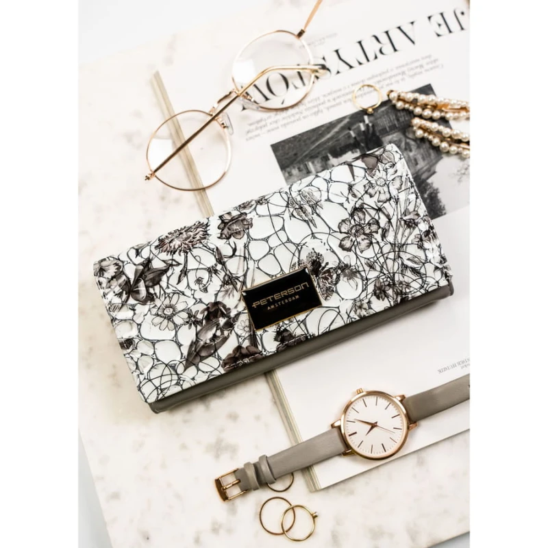 Poziomy portfel damski ze skóry naturalnej w kwiatowy, kolorowy wzór, zamykany na zatrzask - Peterson