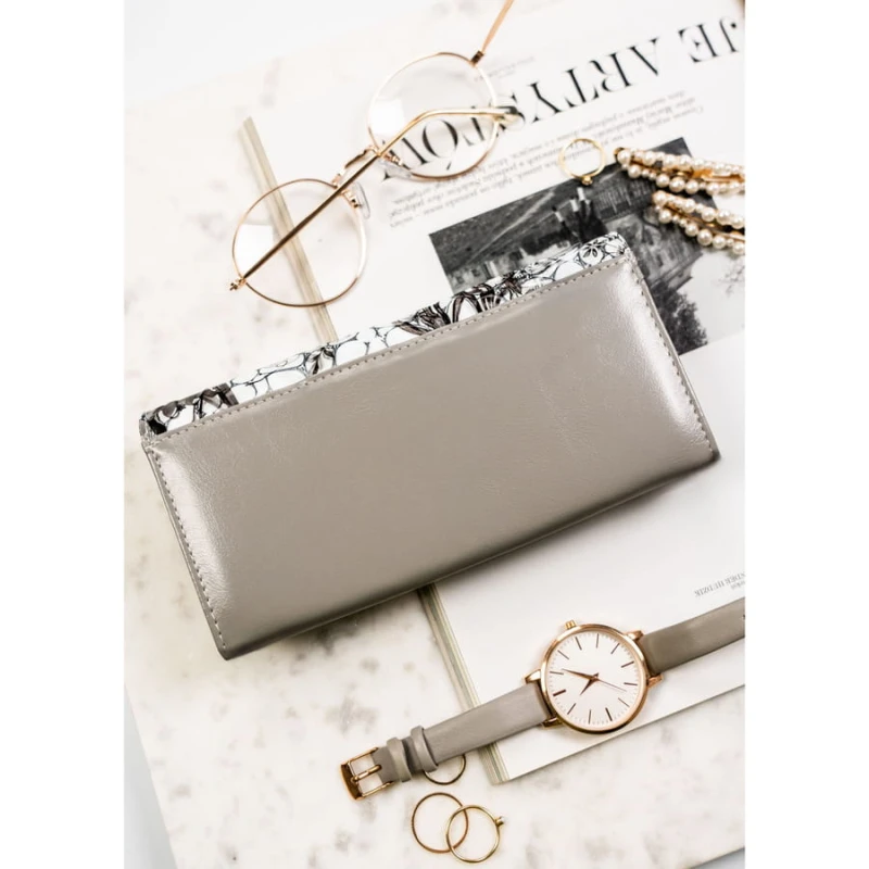 Poziomy portfel damski ze skóry naturalnej w kwiatowy, kolorowy wzór, zamykany na zatrzask - Peterson