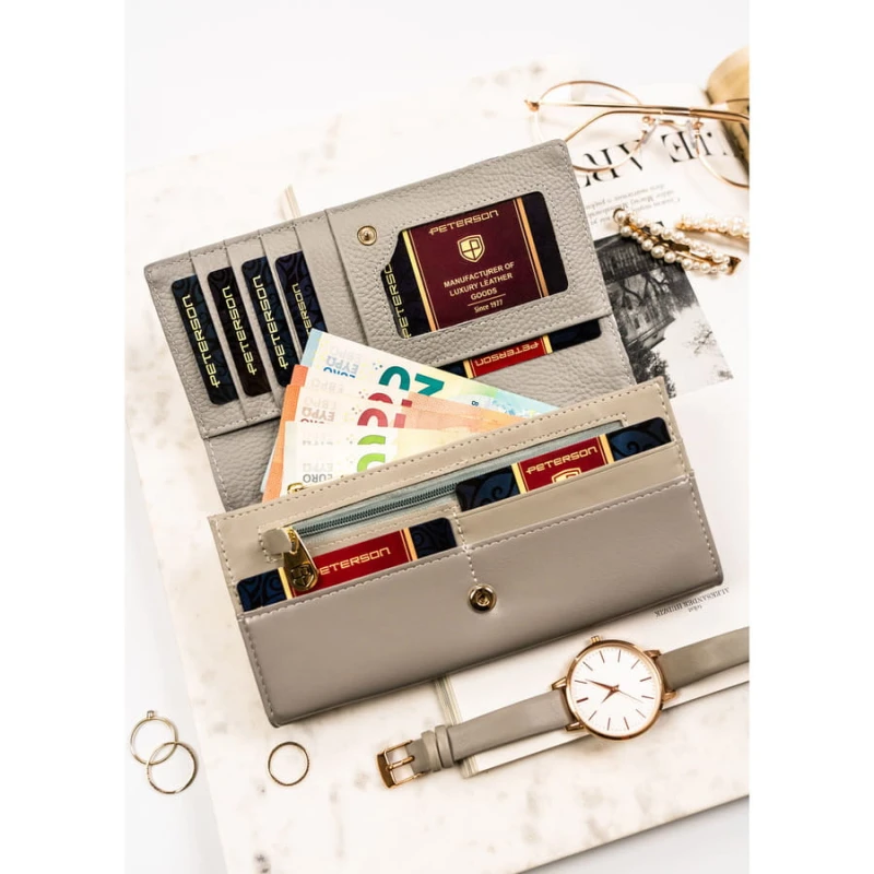 Poziomy portfel damski ze skóry naturalnej w kwiatowy, kolorowy wzór, zamykany na zatrzask - Peterson