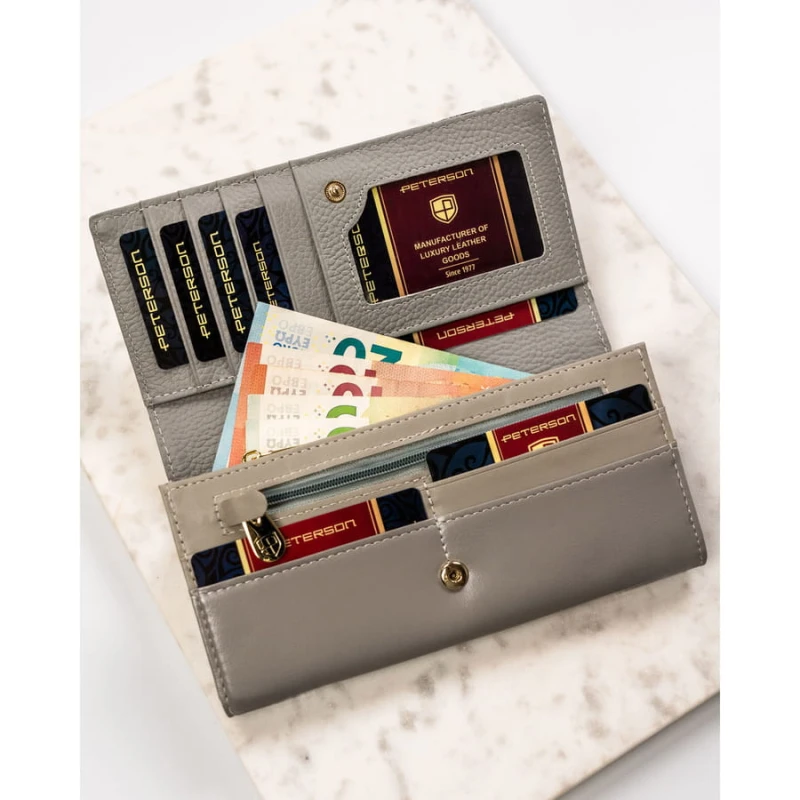 Poziomy portfel damski ze skóry naturalnej w kwiatowy, kolorowy wzór, zamykany na zatrzask - Peterson