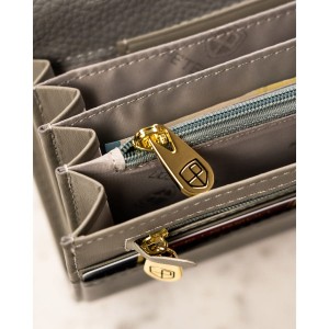 Poziomy portfel damski ze skóry naturalnej w kwiatowy, kolorowy wzór, zamykany na zatrzask - Peterson