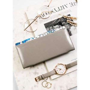 Portfel damski ze skóry naturalnej w kwiatowy wzór wyposażony w system RFID - Peterson