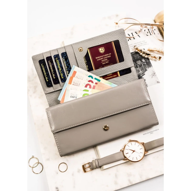 Portfel damski ze skóry naturalnej w kwiatowy wzór wyposażony w system RFID - Peterson