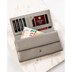 Portfel damski ze skóry naturalnej w kwiatowy wzór wyposażony w system RFID - Peterson