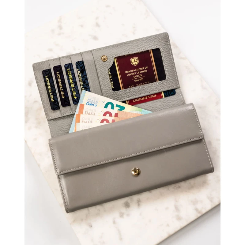 Portfel damski ze skóry naturalnej w kwiatowy wzór wyposażony w system RFID - Peterson